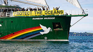 Rainbow Warrior Arrives in Auckland. © Bryce Groves / Greenpeace