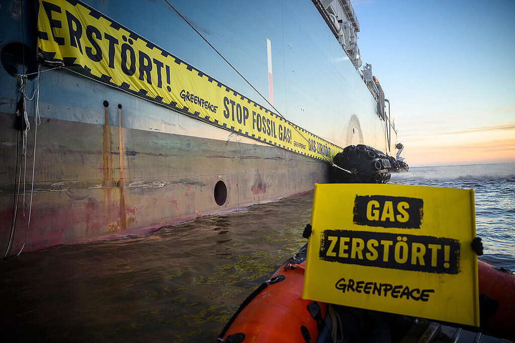 Protest against Liquefied Natural Gas Imports in Brunsbüttel. © Greenpeace