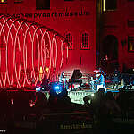 On the evening of January 14, pianist Iris Hond performed a moving tribute at the National Maritime Museum in Amsterdam to celebrate the Global Ocean Treaty entering into force. Set against the backdrop of the light artwork ‘Whale Fall’, the performance marks the culmination of 20 years of campaigning to protect 30% of the world's oceans by 2030. Greenpeace Netherlands, in collaboration with the Amsterdam Light Festival and the National Maritime Museum, organized the event to put a literal spotlight on this historic victory for marine life.Op de avond van 14 januari verzorgde pianiste Iris Hond een bijzonder optreden bij het Scheepvaartmuseum in Amsterdam ter ere van het in werking treden van het wereldwijde Oceanenverdrag. Tegen de achtergrond van het lichtkunstwerk ‘Whale Fall’ markeert dit optreden de bekroning op 20 jaar actievoeren voor de bescherming van 30% van de oceanen in 2030. Greenpeace Nederland sloeg de handen ineen met het Amsterdam Light Festival en het Scheepvaartmuseum om dit historische moment voor de natuur wereldwijd letterlijk in de schijnwerpers te zetten.