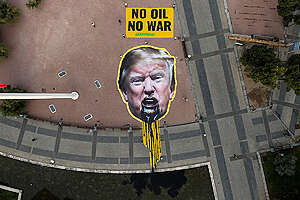 Trump Vomiting Oil - Action in Madrid. &copy; Pablo Blazquez / Greenpeace