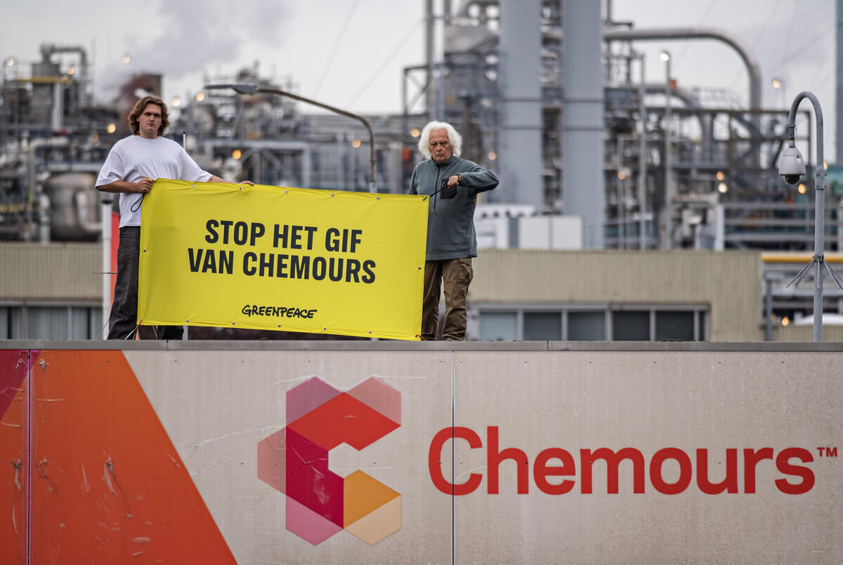 Greenpeace Increases Pressure on Chemours and Demands End to Illegal PFAS Discharges. © Marten  van Dijl / Greenpeace