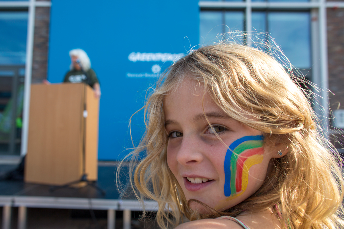 Kinderen komen ook in actie voor Greenpeace, zoals dit meisje. © Greenpeace / Cris Toala Olivares
