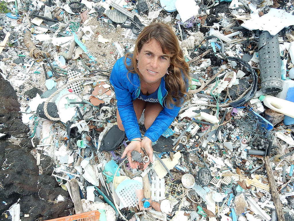Researchers from the University of Hawaii, Manoa have discovered startling new evidence that the plastics on land and in the ocean release greenhouse gases as they break down. In this article, scientist Sarah-Jeanne Royer tells us about what she found in the field and why it’s now even more important to break free from plastic. © Sarah-Jeanne Royer