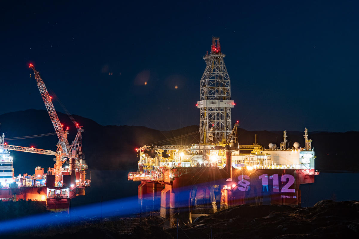 The People vs Arctic Oil - Oil rig Projection in Norway. © Jason White / Greenpeace