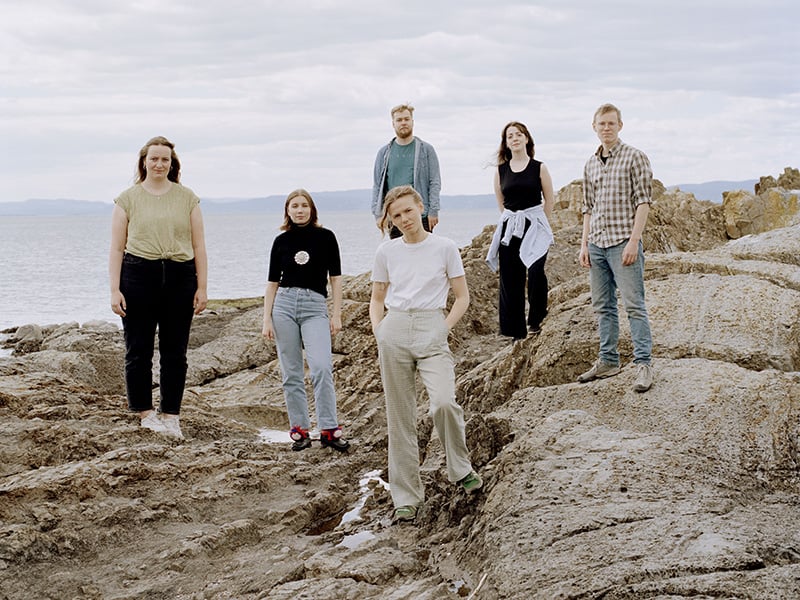 Greenpeace og Natur og Ungdom klagde inn den norske staten til Den europeiske menneskerettighetsdomstolen (EMD) etter at organisasjonene tapte Klimasøkmål Arktis i Høyesterett. De individuelle saksøkerne som er med: Ingrid Skjoldvær, Gaute Eiterjord, Ella Marie Hætta Isaksen, Mia Cathryn Chamberlain, Lasse Bjørn, and Gina Gylver.