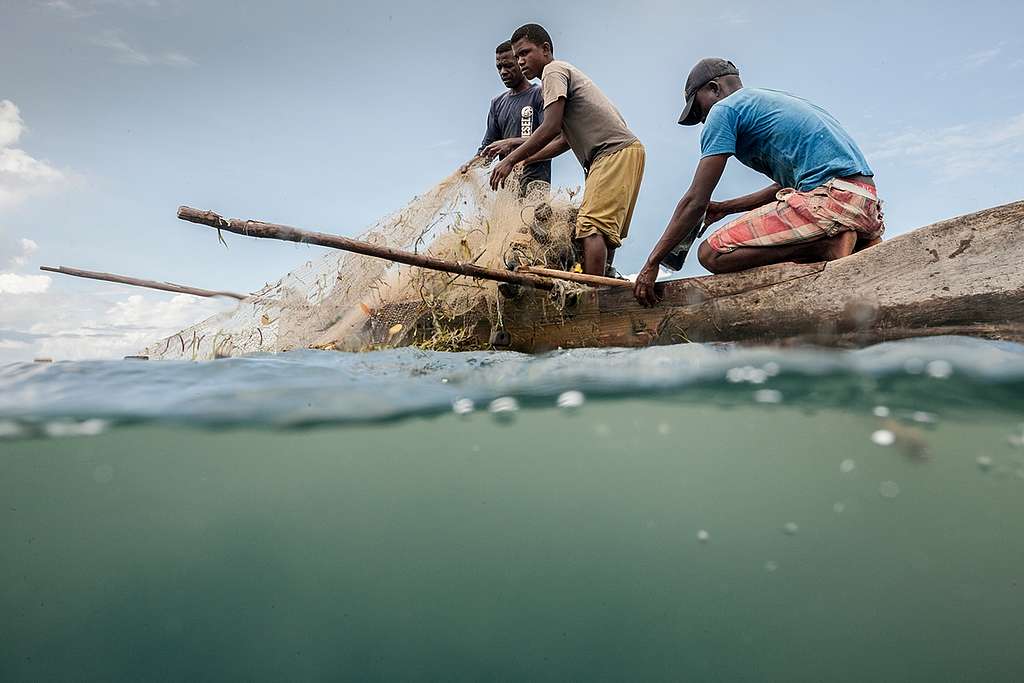 Artisanal Fishermen in Madagascar. © Pierre  Baelen / Greenpeace