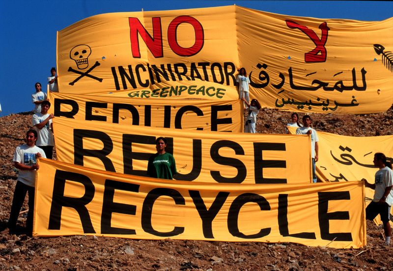 Greenpeace-demonstrasjon mot søppelfylling og avfallsforbrenner i Lebanon. 