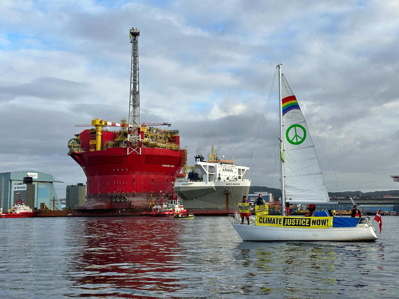 Aktivister ankommer Haugesund etter en 13-dagers okkupasjon av Shells nye oljeplattform