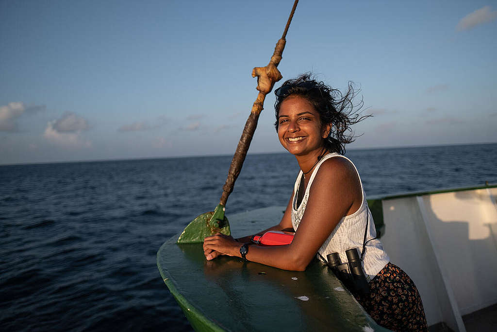 Klimaaktivist og forsker Shaama Sandooyea på Greenpeace-skipet Arctic Sunrise i Det indiske hav.
