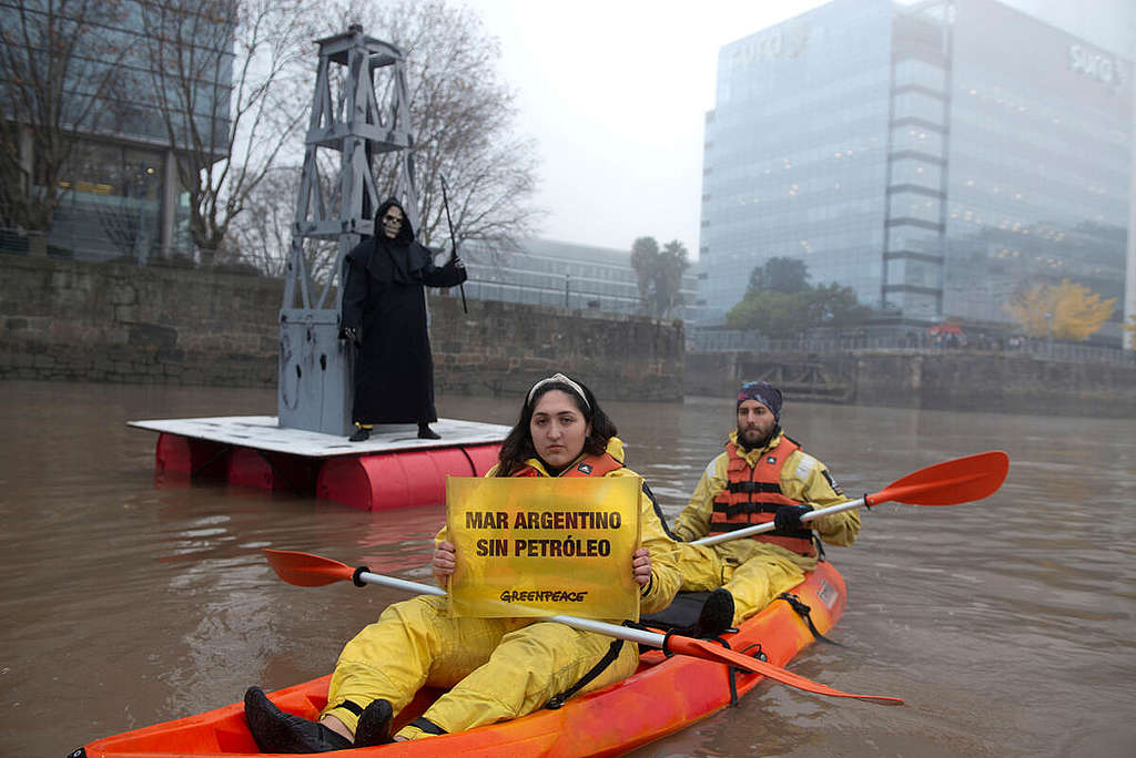 Protest mot Equinor i Buenos Aires i Argentina.