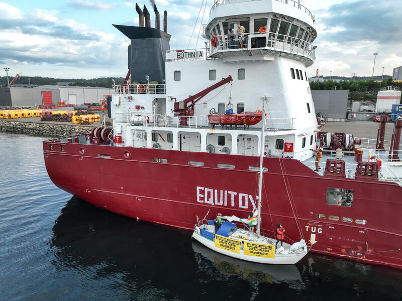 Greenpeace-aksjon på Mongstad mot Equinors ulovlige eksport av giftig oljevann til Danmark