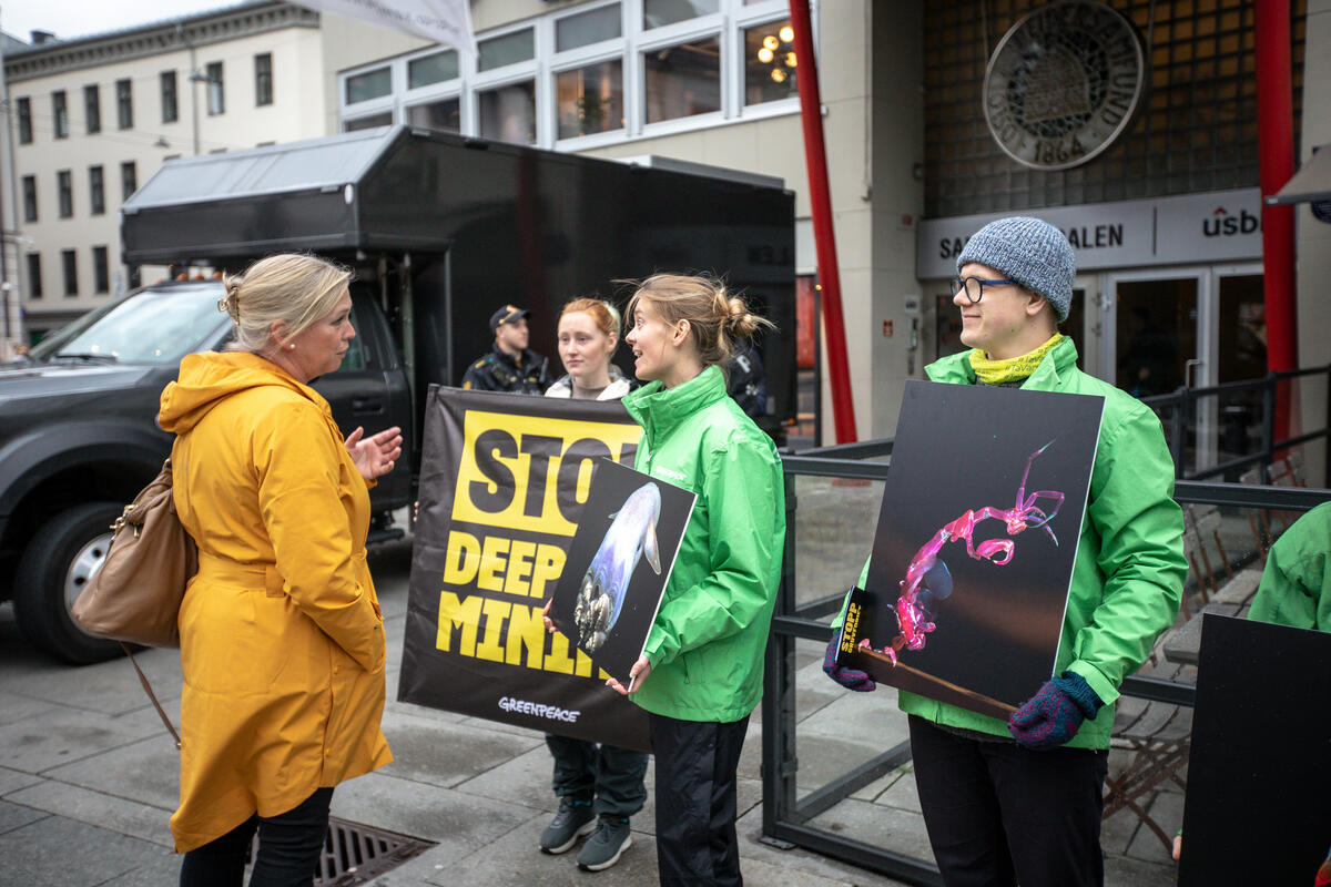 Activists Confront Prime Minister with Giant Octopus in Norway. © Greenpeace / Will Rose