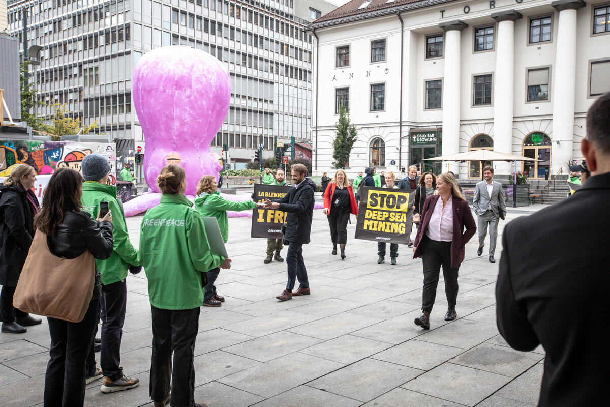 Activists Confront Prime Minister with Giant Octopus in Norway. © Greenpeace / Will Rose