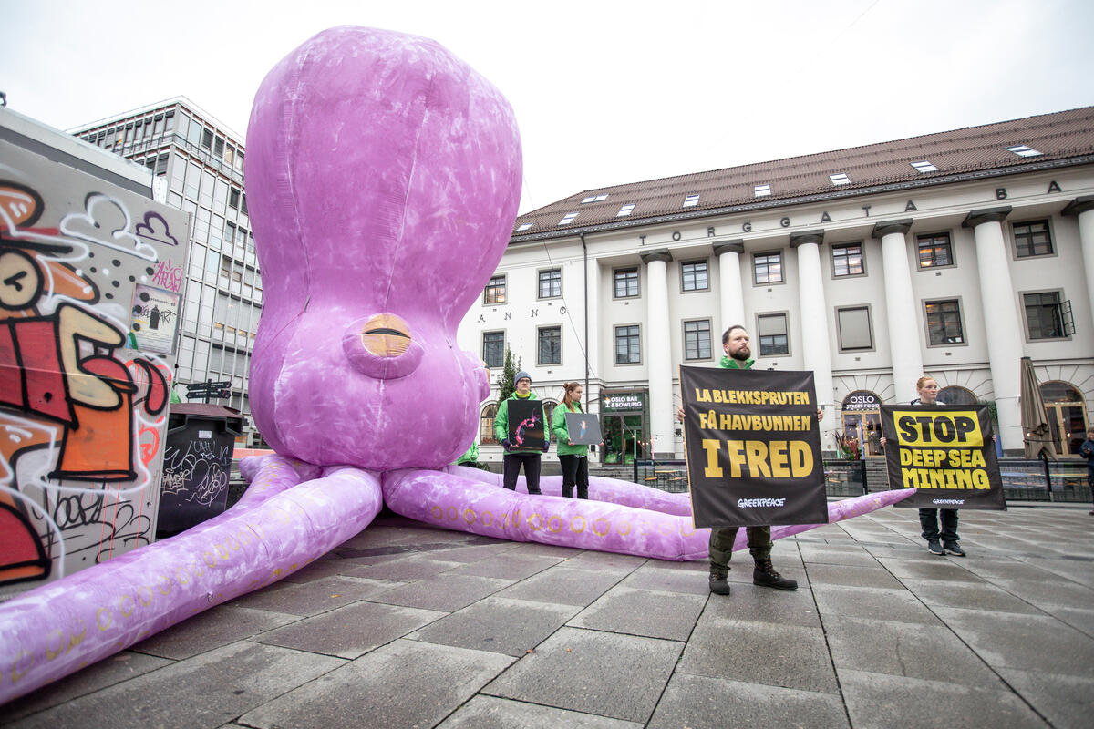 Activists Confront Prime Minister with Giant Octopus in Norway. © Greenpeace / Will Rose