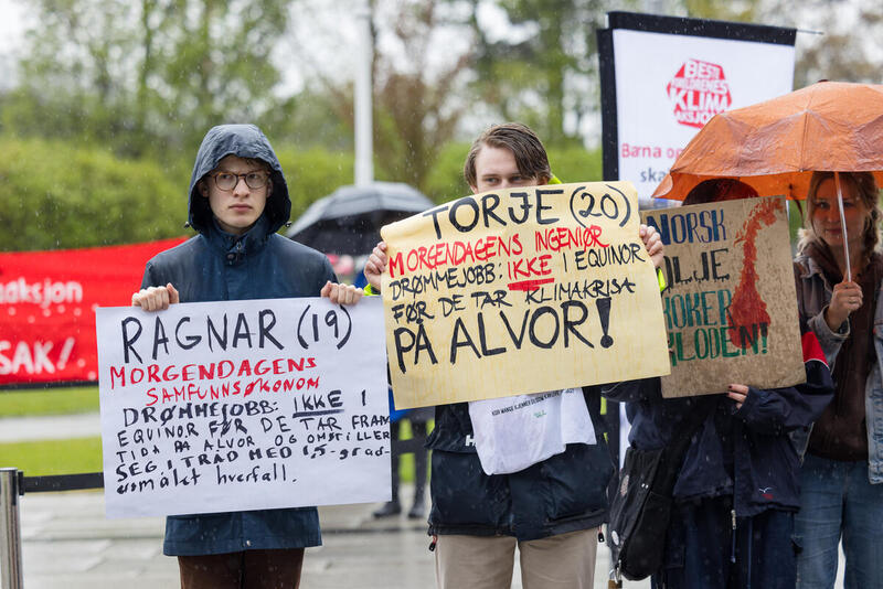 Protest mot Equinor i forbindelse med generalforsamlingen deres i 2023.