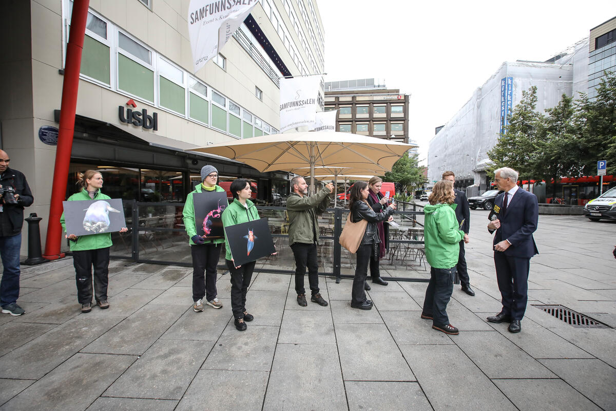 Activists Confront Prime Minister with Giant Octopus in Norway. © Greenpeace / Will Rose