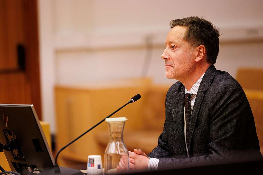 Frode Pleym, leder i Greenpeace Norge, under behandlingen av det nye klimasøksmålet i Oslo tingrett. @ Rasmus Berg Frode Pleym, leder i Greenpeace Norge, under behandlingen av det nye klimasøksmålet i Oslo tingrett.