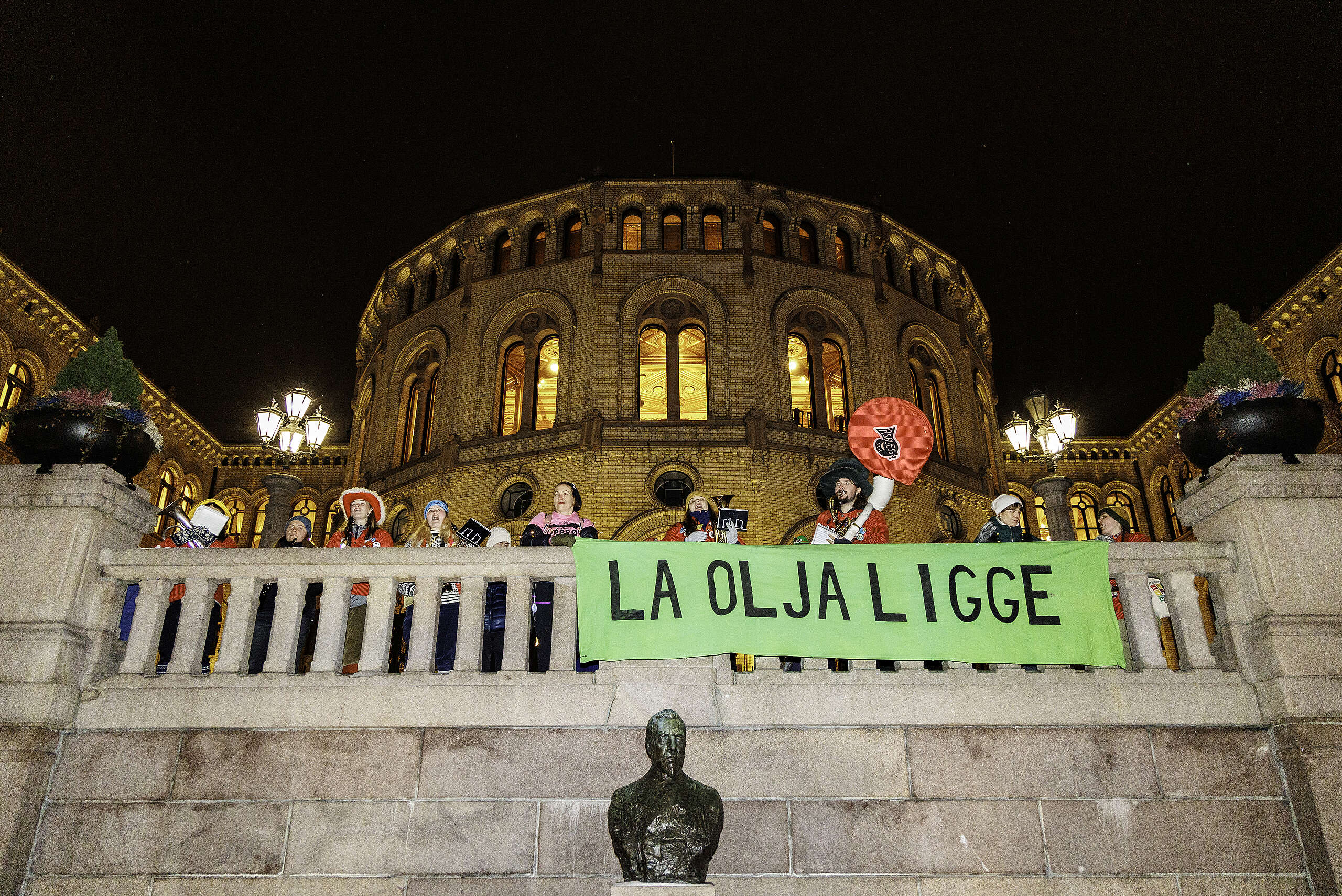 Markering mot norsk oljepolitikk utenfor Stortinget.