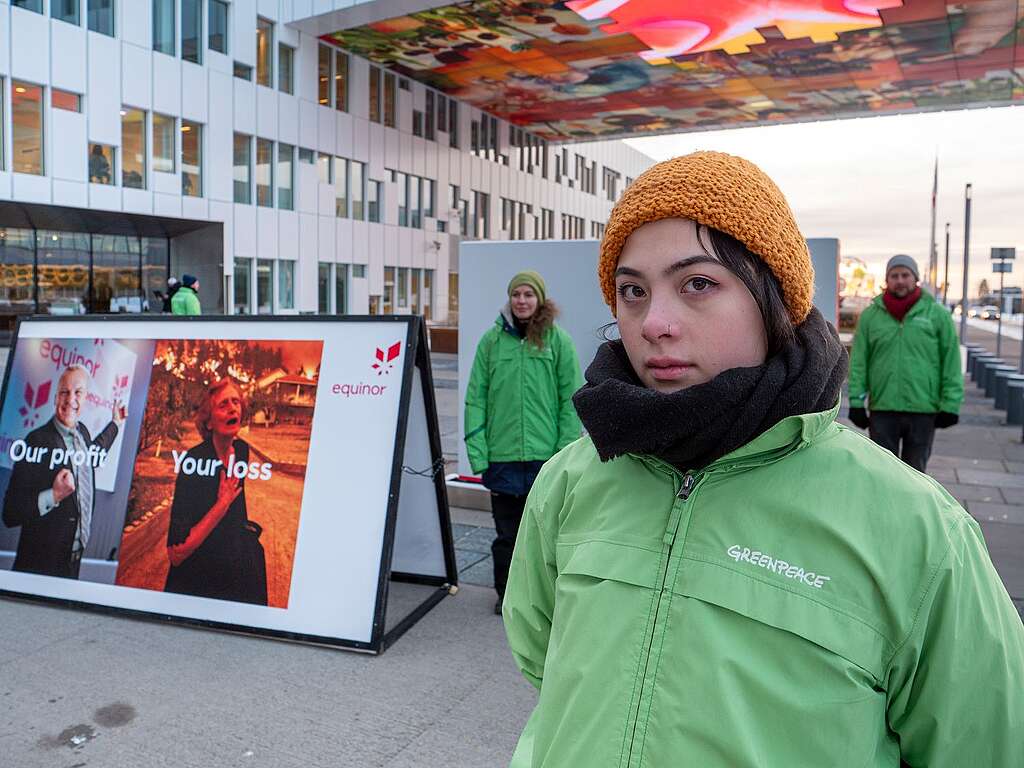 Greenpeace-aksjon utenfor Equinors kontorer på Fornebu samme dag som Equinor legger fram sine resultater for 2023. Greenpeace-aksjon utenfor Equinors kontorer på Fornebu samme dag som Equinor legger fram sine resultater for 2023.