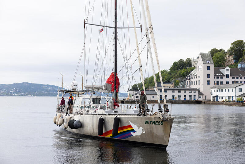 Greenpeace-skipet Witness i Bergen før avreise til området i Arktis som Norge vil åpne for gruvedrift på havbunnen. © Daniel Müller / Greenpeace Greenpeace-skipet Witness i Bergen før avreise til området i Arktis som Norge vil åpne for gruvedrift på havbunnen. © Daniel Müller / Greenpeace