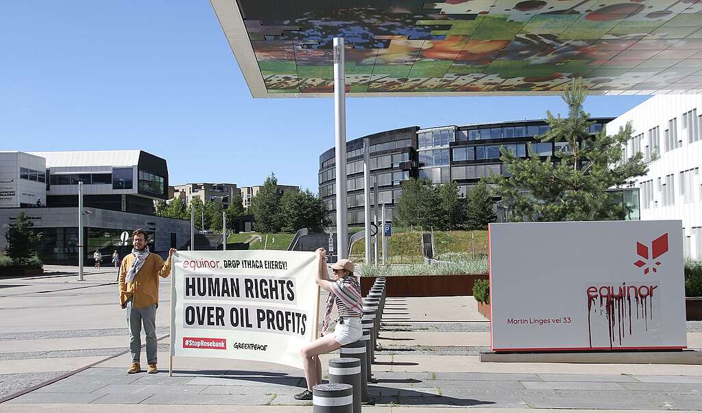 Bilde fra en aksjon mot Equinors samarbeid med Ithaca Energy utenfor Equinors kontorer på Fornebu i juni 2024. Bilde fra en aksjon mot Equinors samarbeid med israelskeide Ithaca Energy utenfor Equinors kontorer på Fornebu i juni 2024.