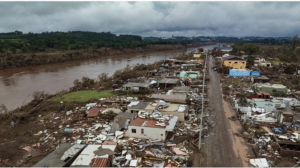 Ødeleggelsene etter vårens flom i Brasil. Ødeleggelsene etter vårens flom i Brasil.