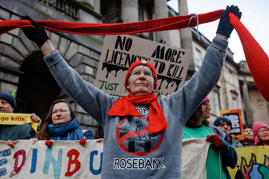 Legal Challenge Jackdaw Gas Field and Rosebank Oil Field in Edinburgh. © Robert Ormerod / Greenpeace Protest mot feltene Rosebank og Jackdaw under behandlingen av saken i retten i Edinburgh i 2024.