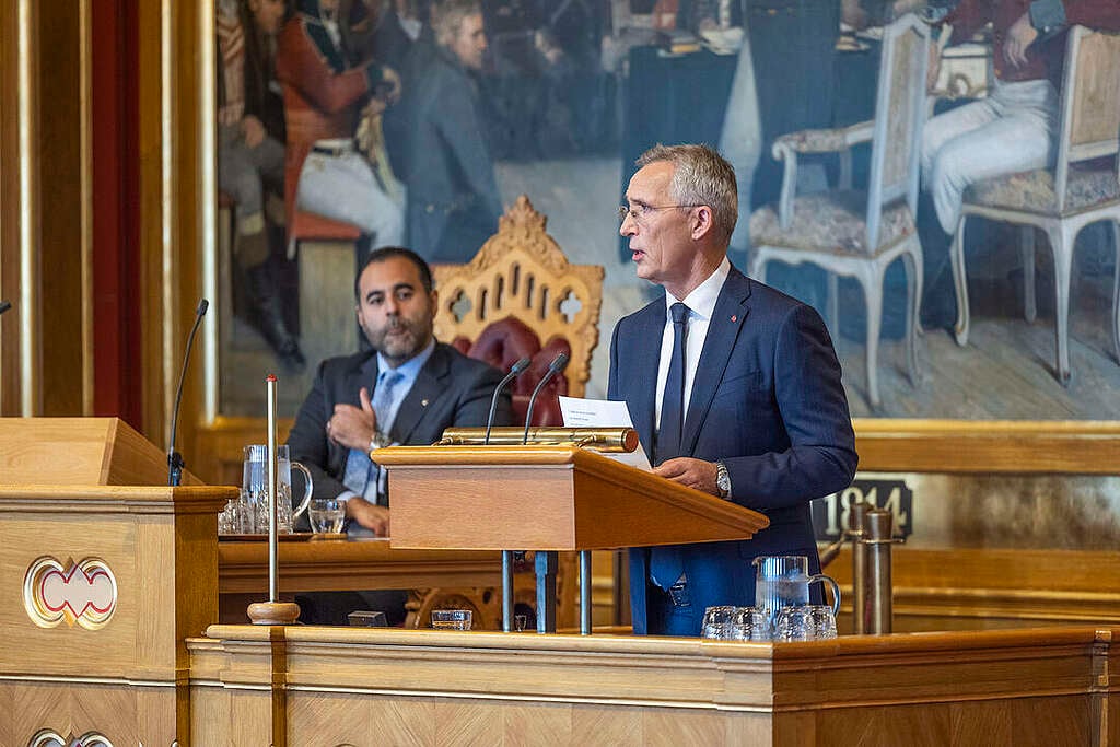 Finansminister Jens Stoltenberg legger fram regjeringens forslag til statsbudsjett for 2026 i Stortinget 15. oktober 2025. Til venstre stortingspresident Masud Gharahkhani. Finansminister Jens Stoltenberg legger fram regjeringens forslag til statsbudsjett for 2026 i Stortinget 15. oktober 2025. Til venstre stortingspresident Masud Gharahkhani.