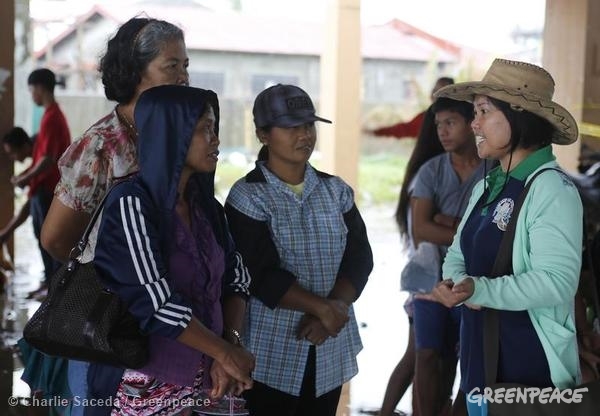 Seeds Distribution For Typhoon Hagupit Affected Farmers in Dolores, Eastern Samar. 12/19/2014 © Charlie Saceda / Greenpeace