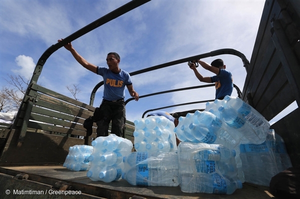 Police authorities distribute water in Tacloban City, Philippines. Tacloban is one of the hardest hit areas by Typhoon Haiyan. 