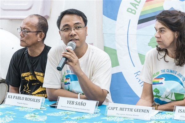 Press conference aboard the Rainbow Warrior © Noel Guevara/Greenpeace