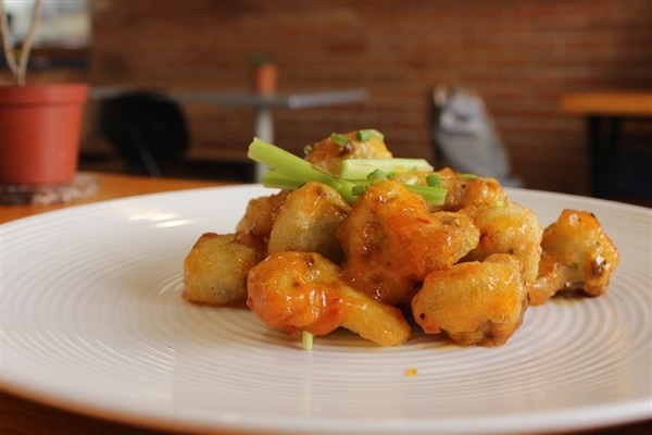 Buffalo cauliflower wings from Pipino