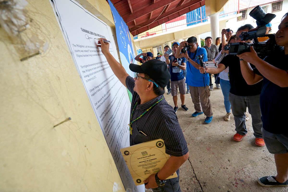 Coal Free Guimaras Declaration. © Noel Guevara / Greenpeace