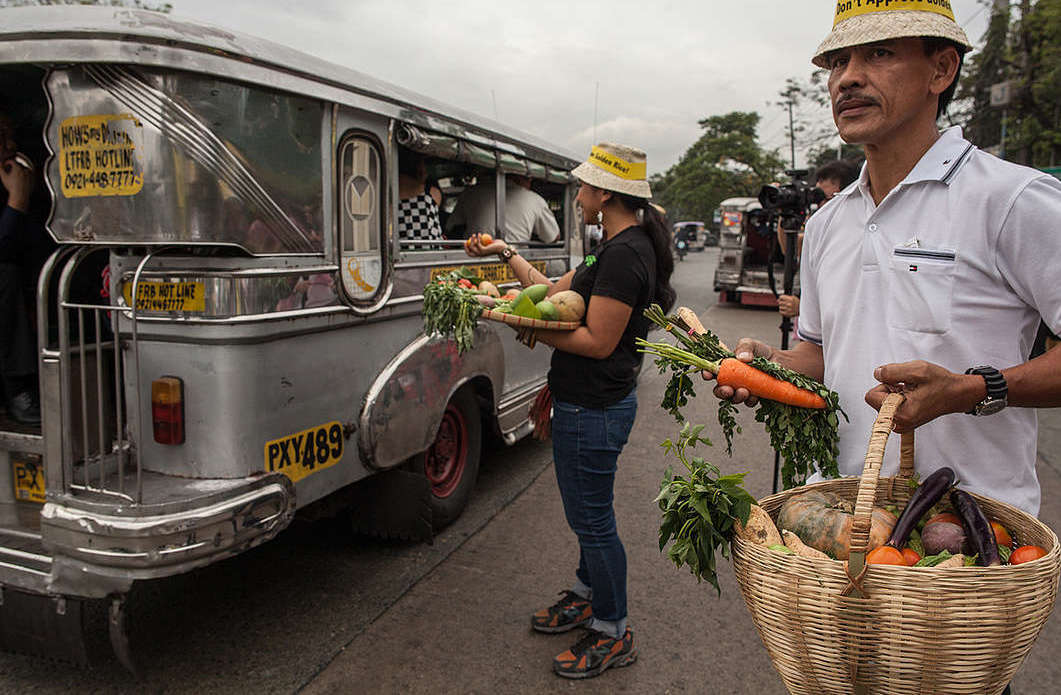 Action at the Department of Agriculture in Quezon City. © Luis Liwanag / Greenpeace