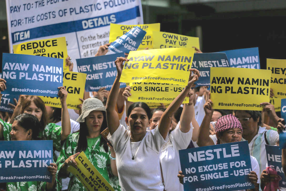 Activists March at Nestle HQ in the Philippines. © Basilio H. Sepe / Greenpeace