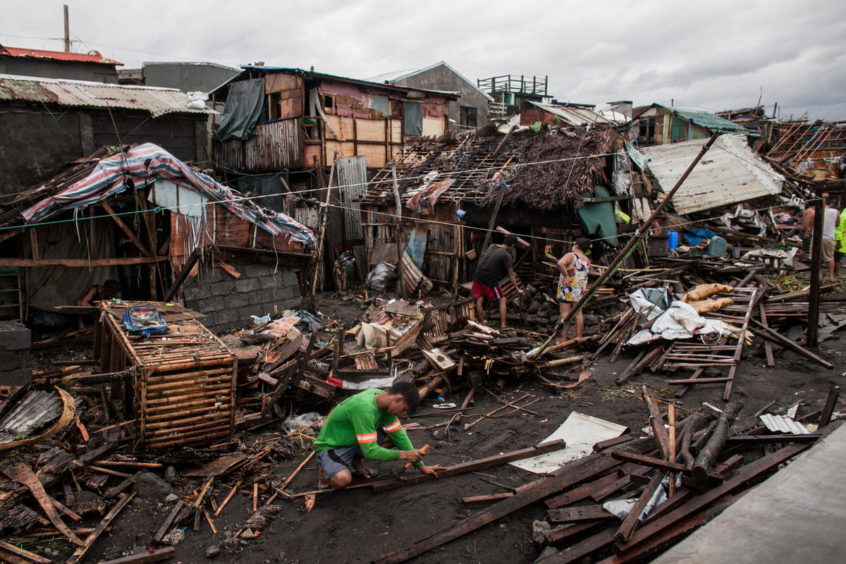 Aftermath of Typhoon Kammuri. © Basilio H. Sepe / Greenpeace