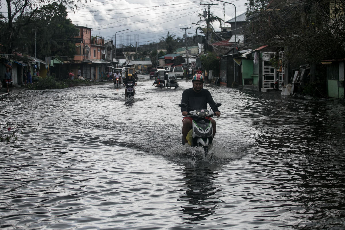 Aftermath of Typhoon Kammuri. © Basilio H. Sepe / Greenpeace