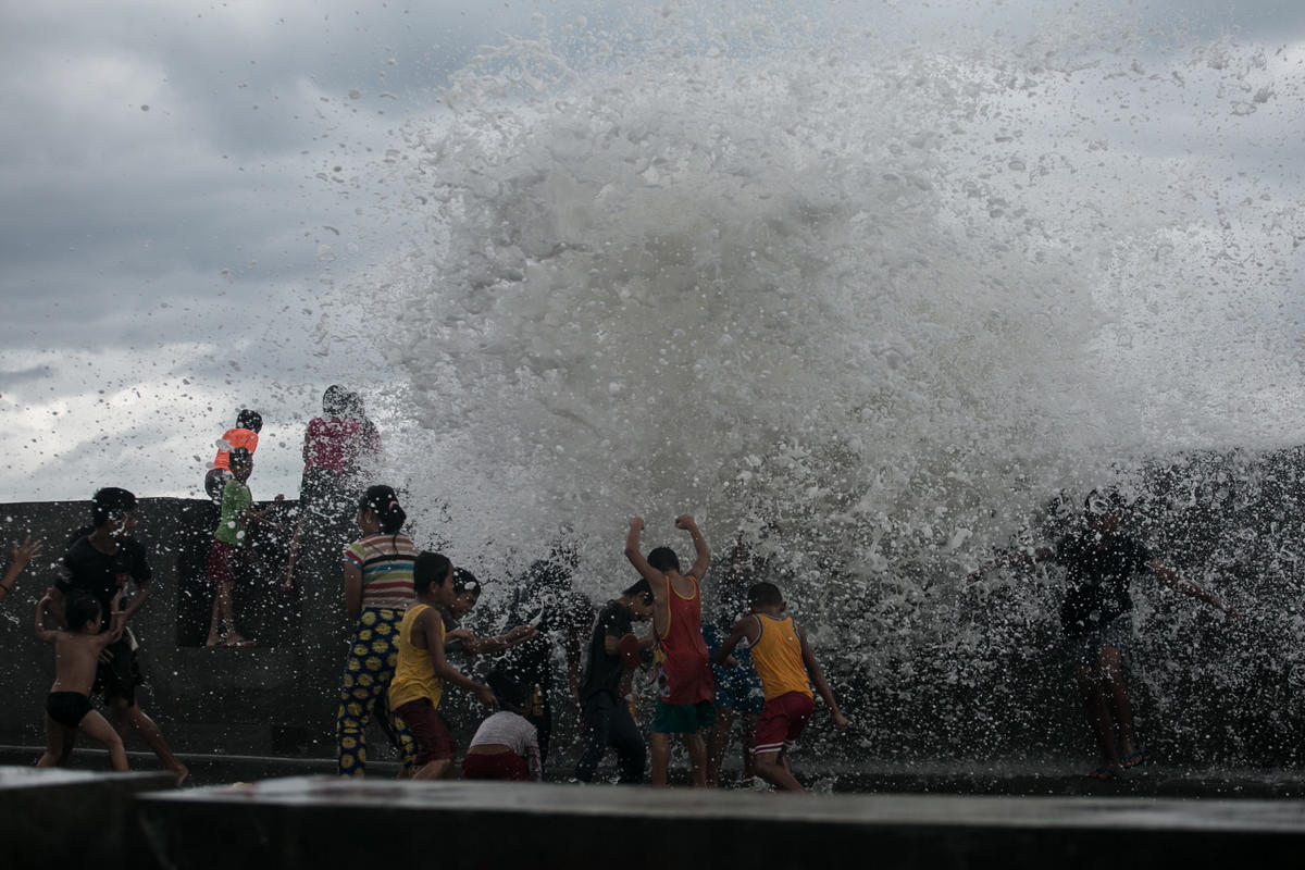 Aftermath of Typhoon Kammuri. © Basilio H. Sepe / Greenpeace