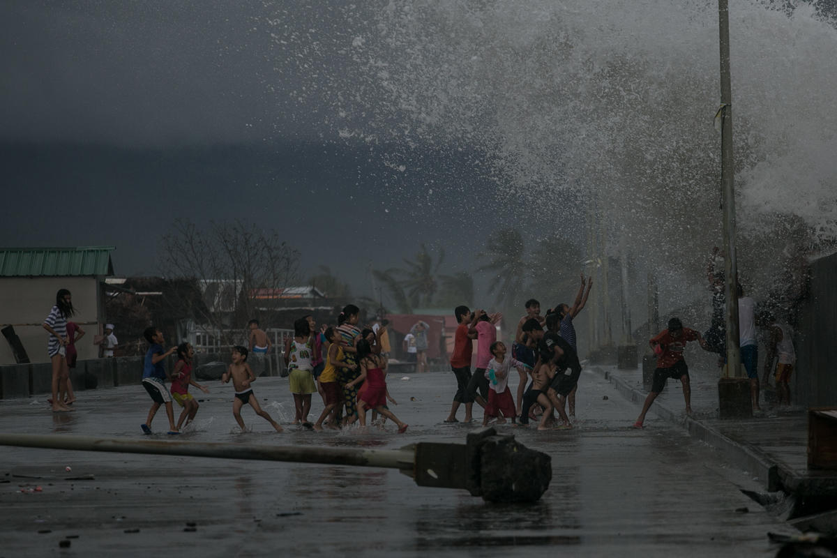 Aftermath of Typhoon Kammuri. © Basilio H. Sepe / Greenpeace