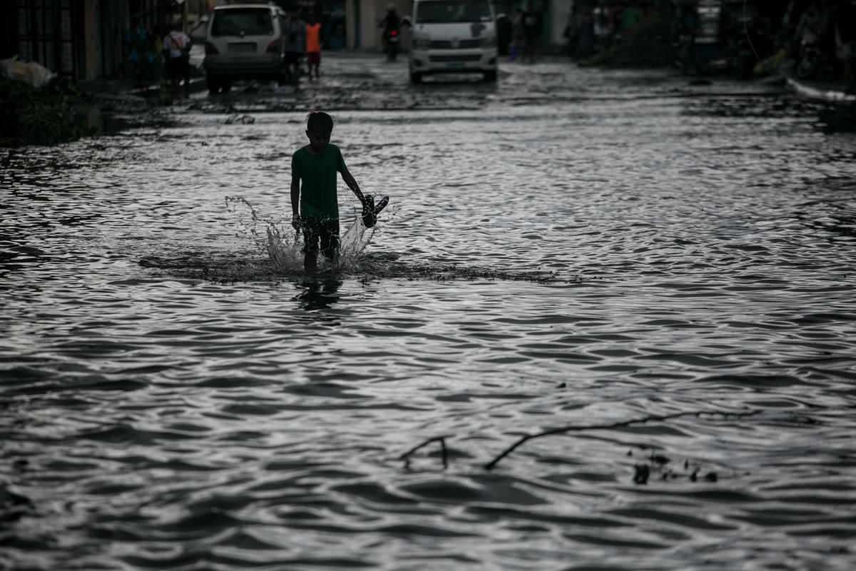 Aftermath of Typhoon Kammuri. © Basilio H. Sepe / Greenpeace