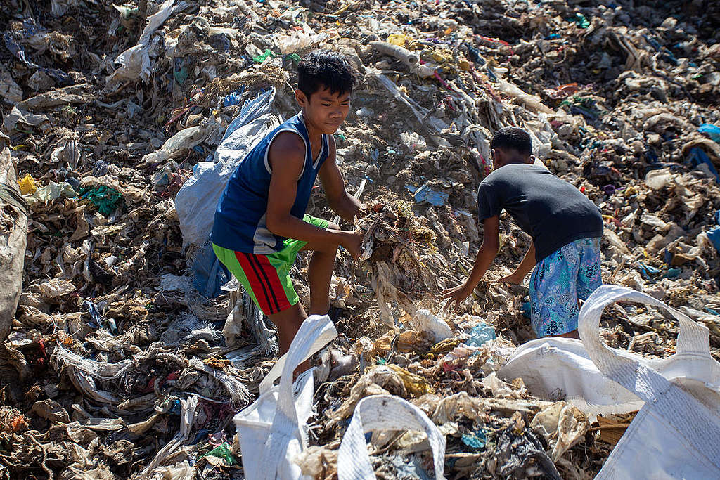 Korean Waste in Mindanao. © Manman Dejeto / Greenpeace Korean Waste in Mindanao. © Manman Dejeto / Greenpeace