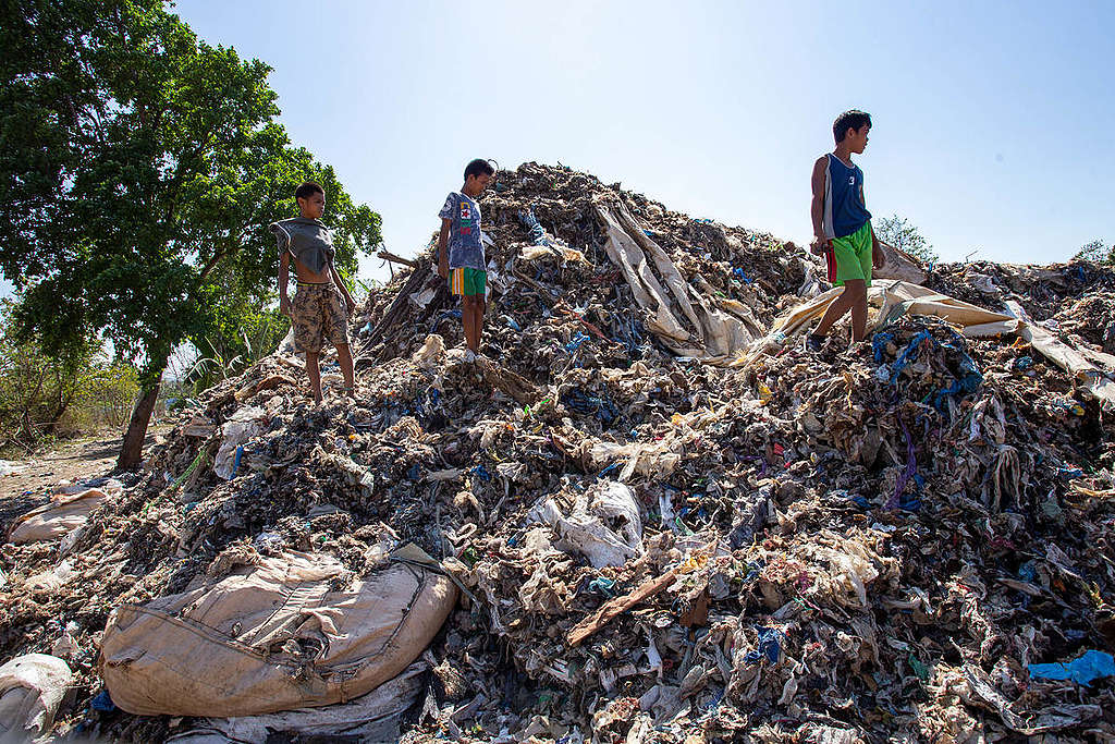 Korean Waste in Mindanao. © Manman Dejeto / Greenpeace Korean Waste in Mindanao. © Manman Dejeto / Greenpeace