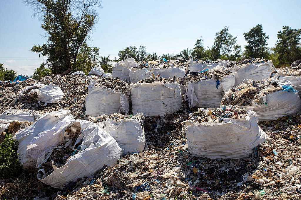Korean Waste in Mindanao. © Manman Dejeto / Greenpeace Korean Waste in Mindanao. © Manman Dejeto / Greenpeace