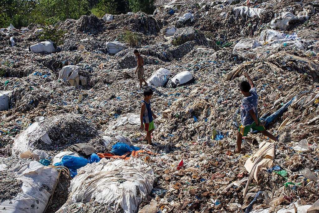 Korean Waste in Mindanao. © Manman Dejeto / Greenpeace