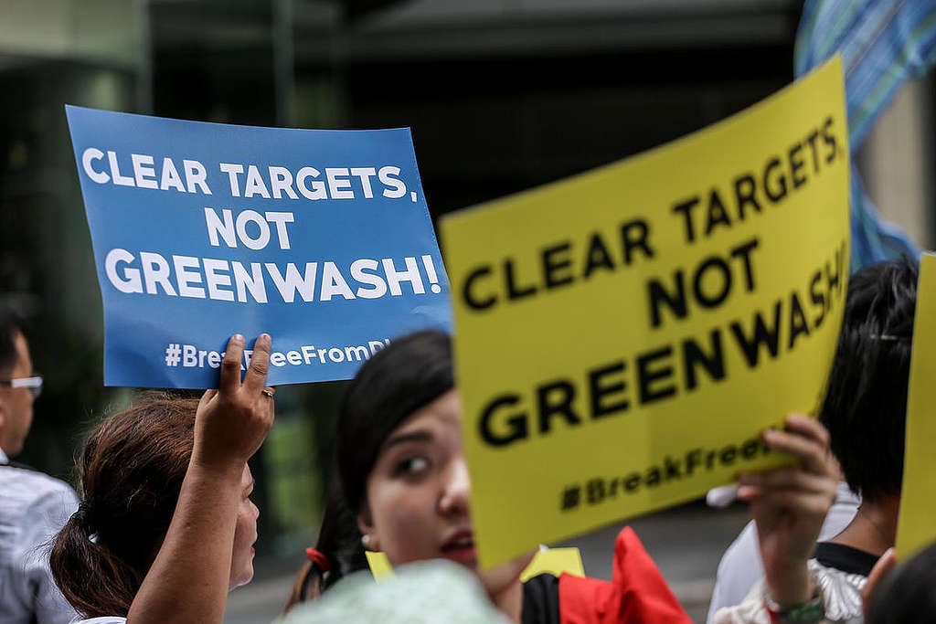 Activists March at Nestle HQ in the Philippines. © Basilio H. Sepe / Greenpeace