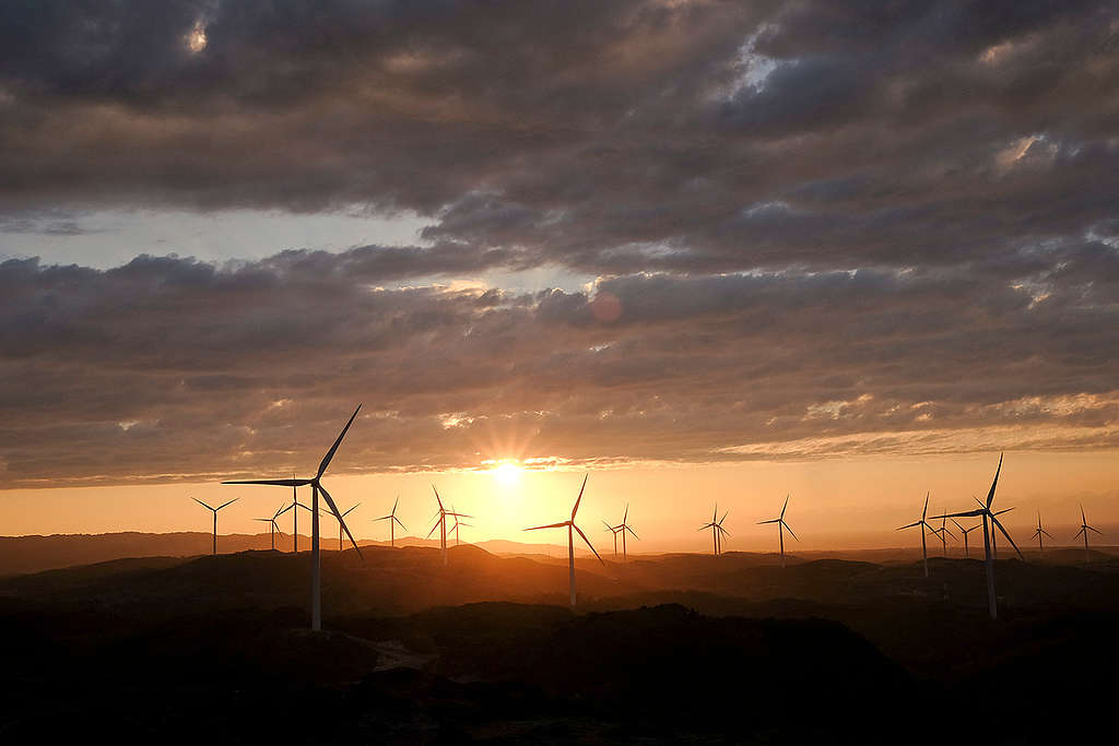 Wind Farm in Ilocos Norte. © Veejay Villafranca / Greenpeace