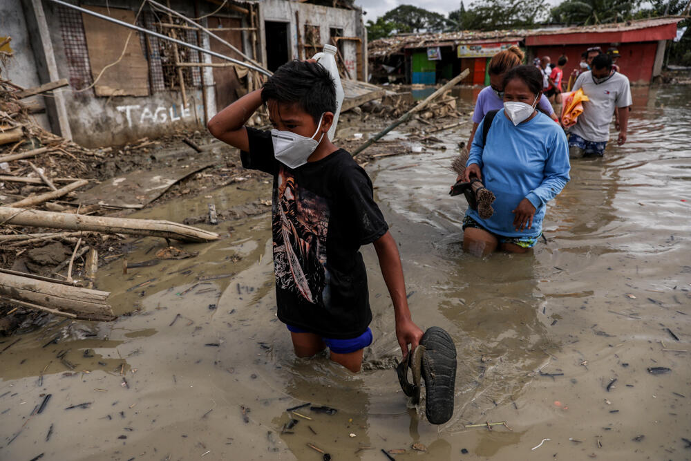 Aftermath of Typhoon Vamco in the Philippines. © Basilio H. Sepe / Greenpeace
