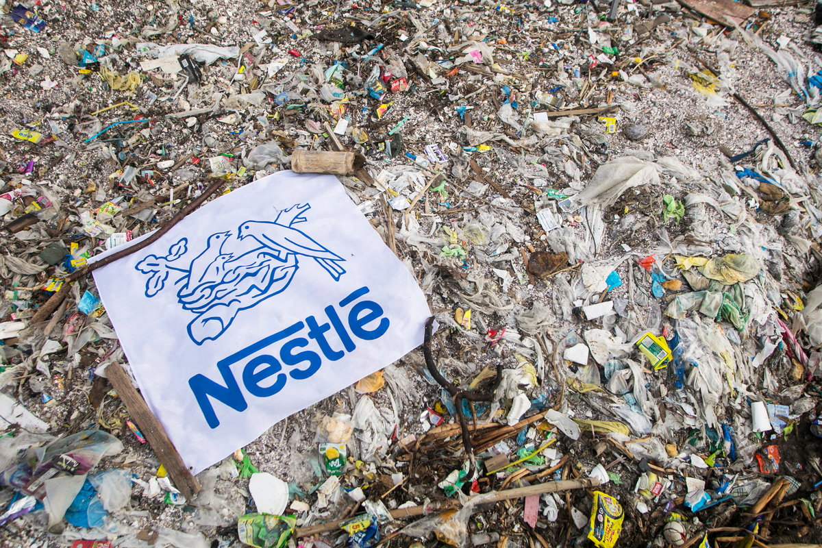 Freedom Island Waste Clean-up and Brand Audit in the Philippines. © Biel Calderon / Greenpeace