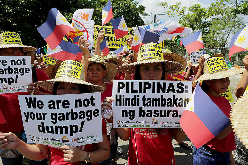 Protest against Canadian Waste Dump in the Philippines. © Greenpeace