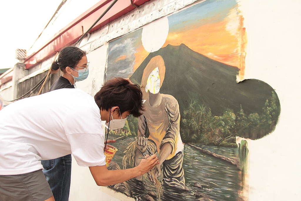 Mural Painting Activity in Iriga. © Jaime Coralde / Greenpeace Mural Painting Activity in Iriga. © Jaime Coralde / Greenpeace
